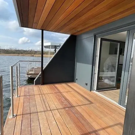 Hausboot Aurora Mit Grossem Sonnendeck